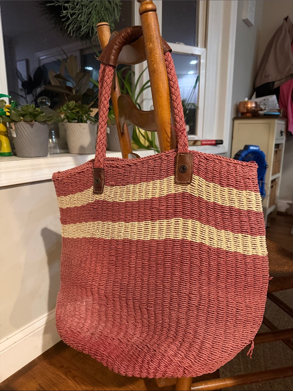 Gap market bag in woven 
 Pink and Cream with leather handles